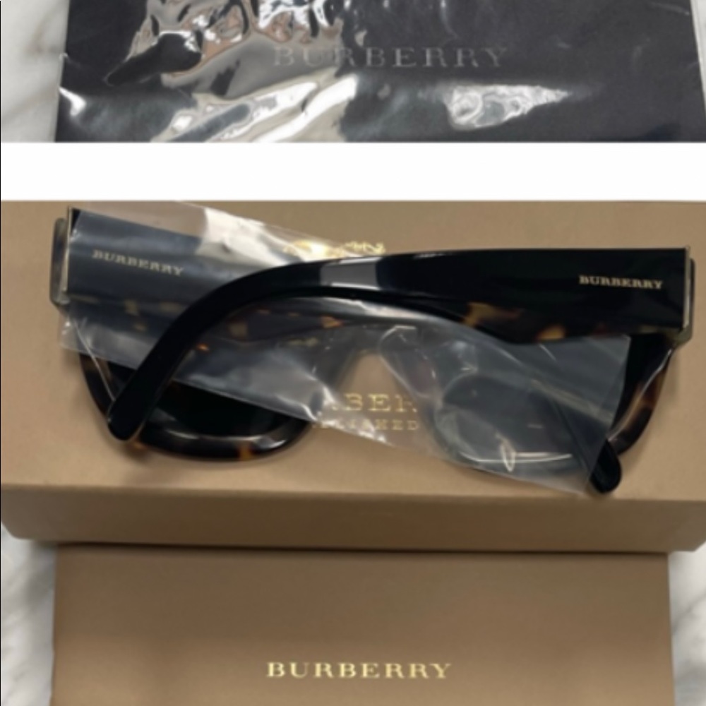 BURBERRY CLASSIC SQUARE SHAPE WITH A BLACK ON TOP OF HAVANA SUNGLASSES - Picture 11 of 16